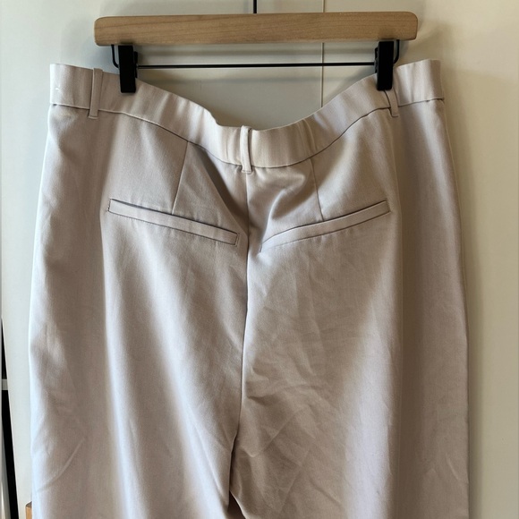 A&F tailored straight pant, XXL, US20. Light taupe. - Picture 9 of 12